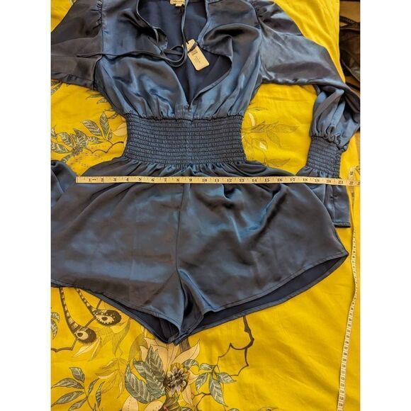 We wore what smocked sleeve satin romper sz small new with tags - Picture 4 of 8